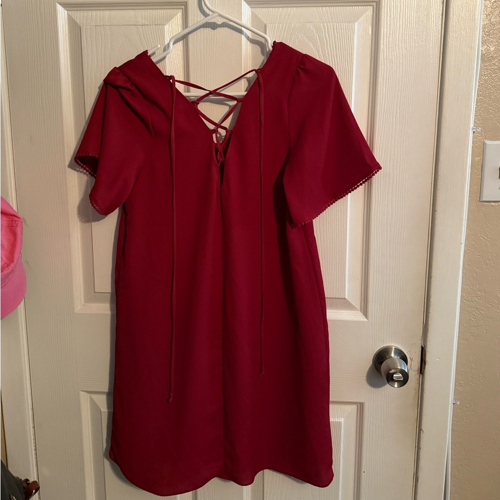👗 Every S Dress – Gently Worn 👗
❤️ Chic & Flowy with Criss-Cross Back Detail